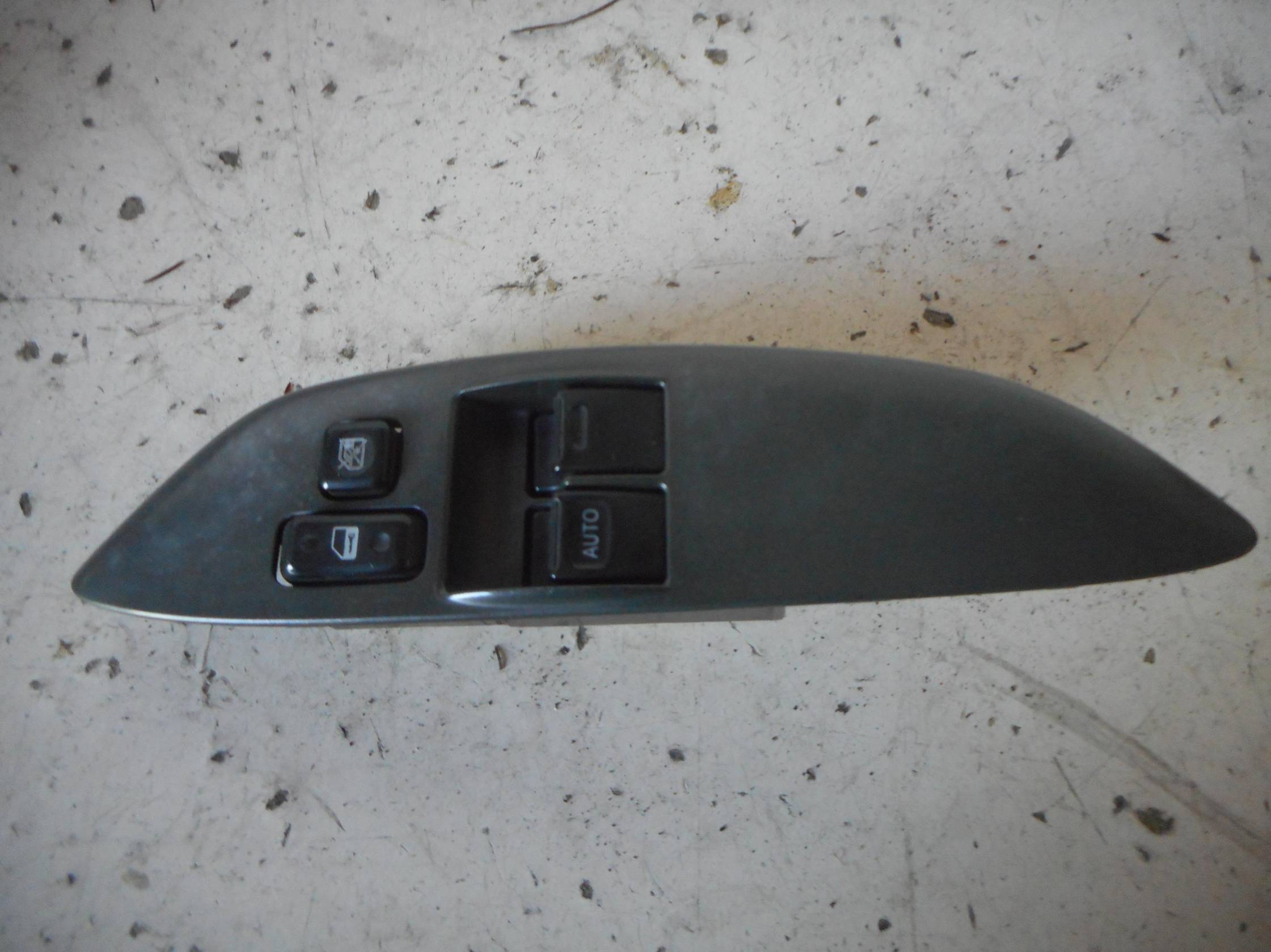 Interruttore alzacristalli porta ant. sx.